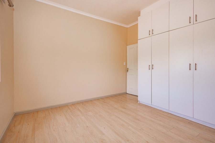 To Let 3 Bedroom Property for Rent in Loevenstein Western Cape